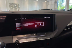 keltainen Opel Astra 2023 kuva 18.