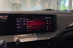keltainen Opel Astra 2023 kuva 21.