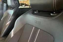 keltainen Opel Astra 2023 kuva 33.