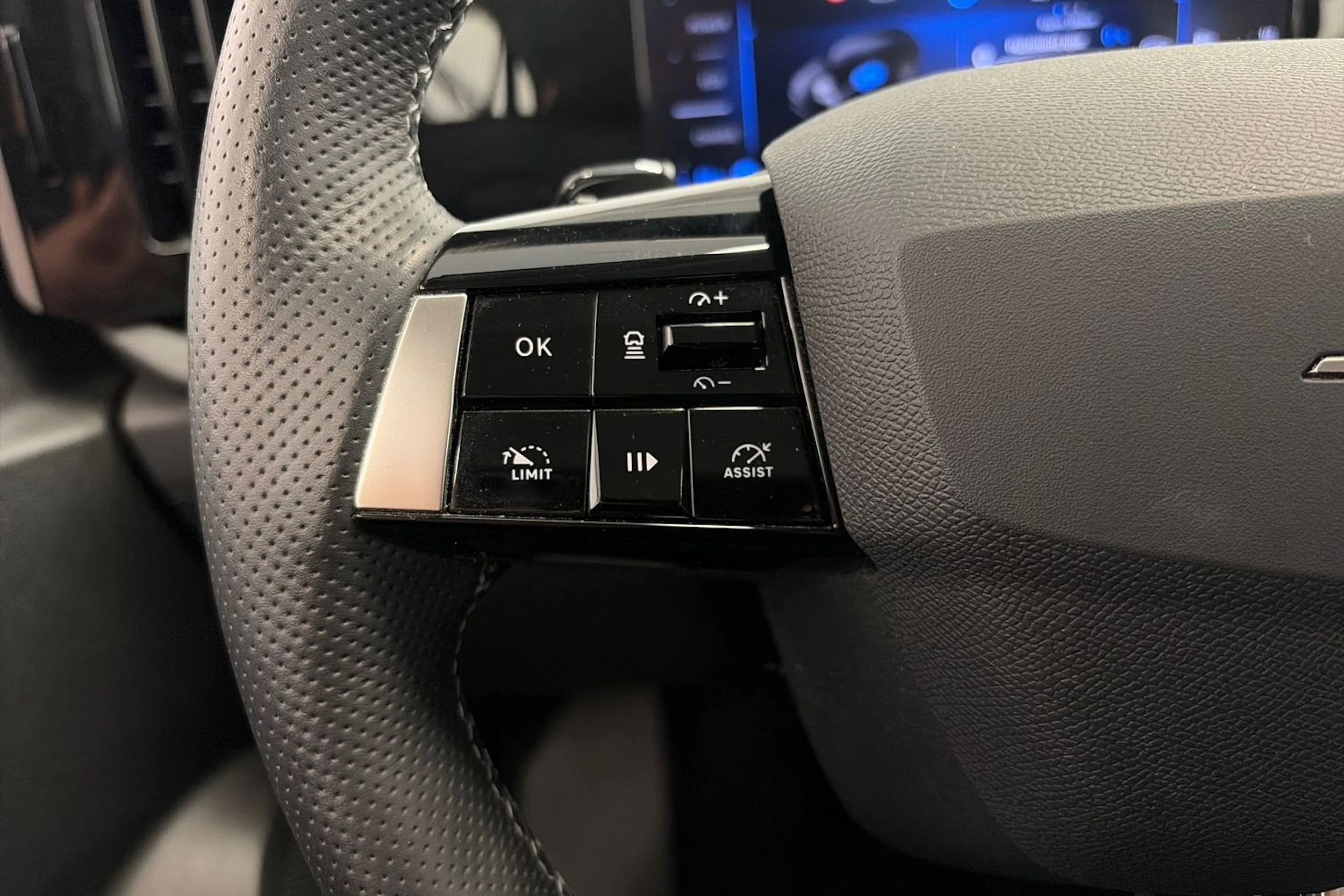 sininen Opel Astra 2024 kuva 15.
