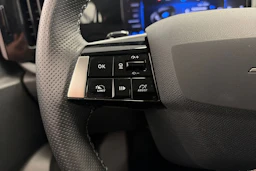 sininen Opel Astra 2024 kuva 15.