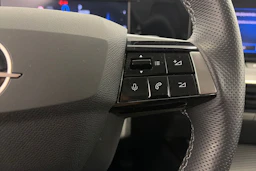 sininen Opel Astra 2024 kuva 16.
