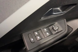 sininen Opel Astra 2024 kuva 23.
