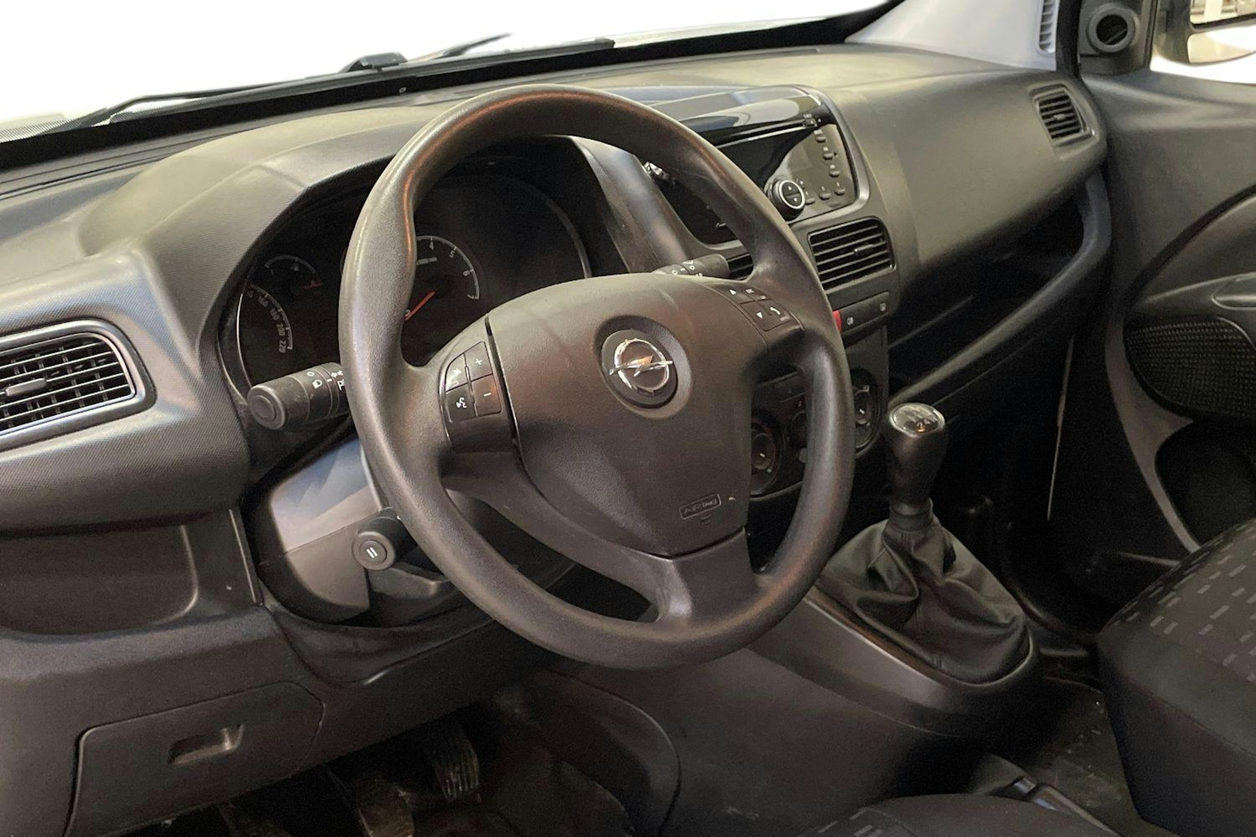 valkoinen Opel Combo 2017 kuva 9.