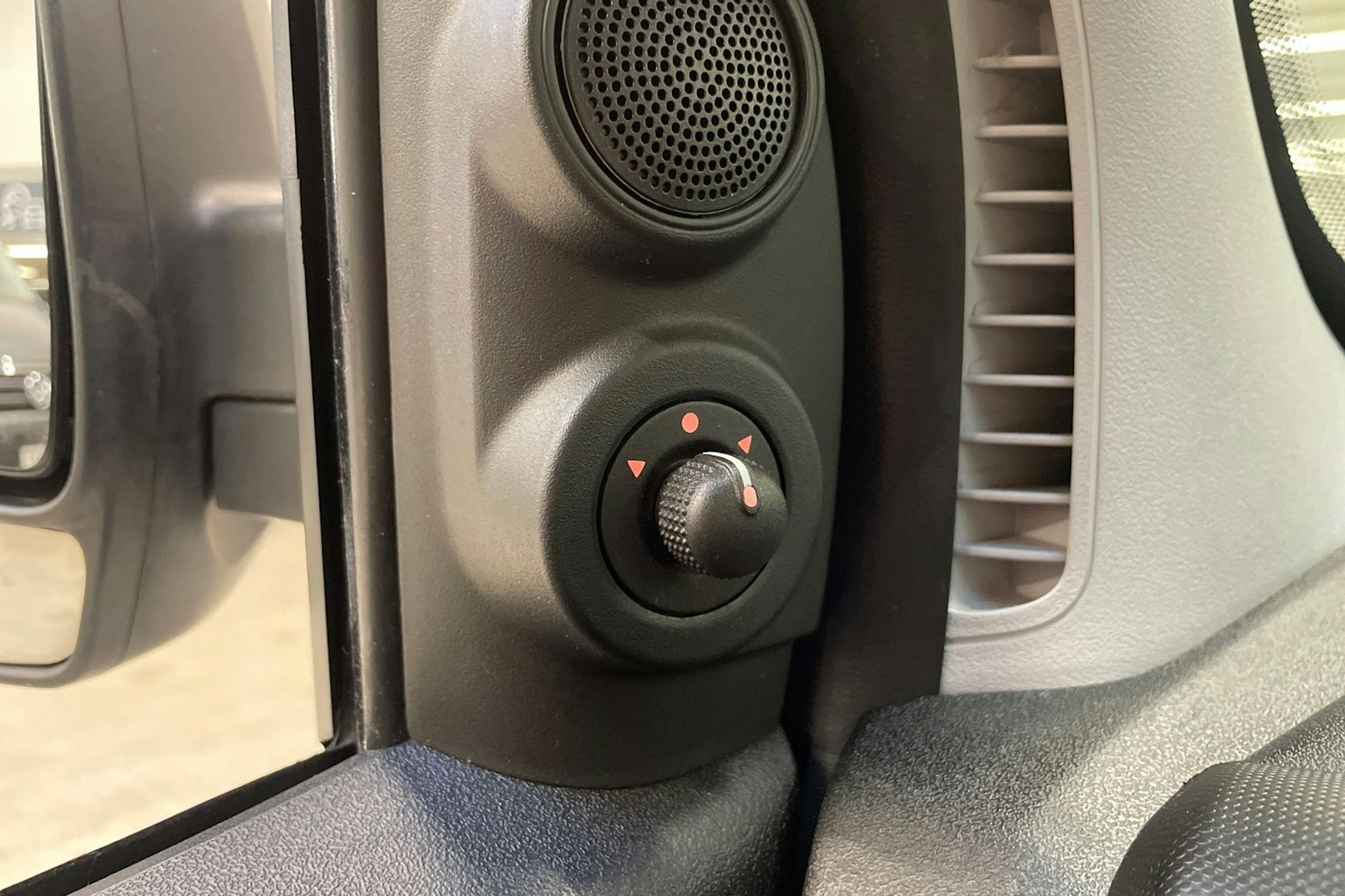 valkoinen Opel Combo 2017 kuva 26.