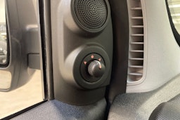 valkoinen Opel Combo 2017 kuva 26.