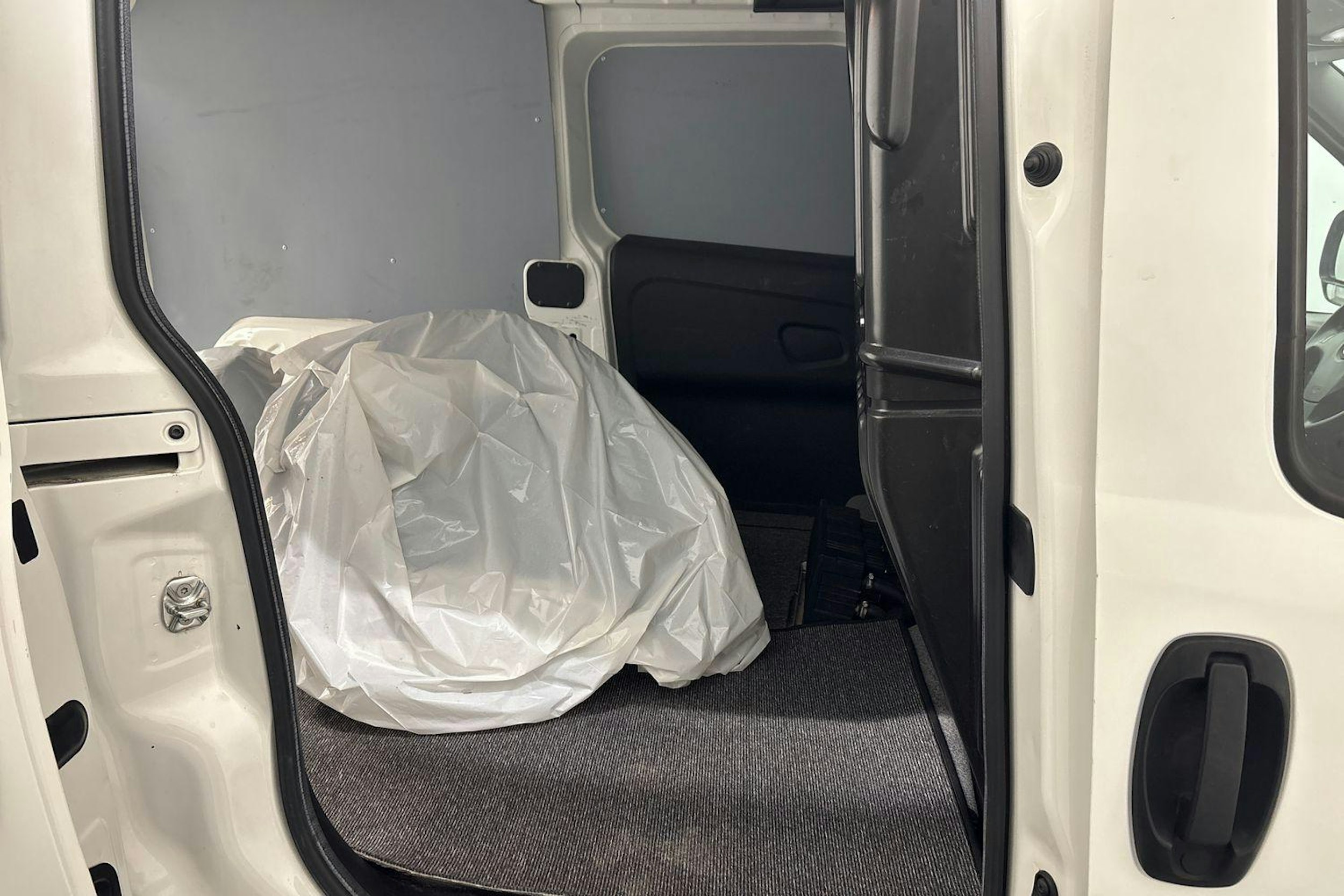 valkoinen Opel Combo 2017 kuva 10.