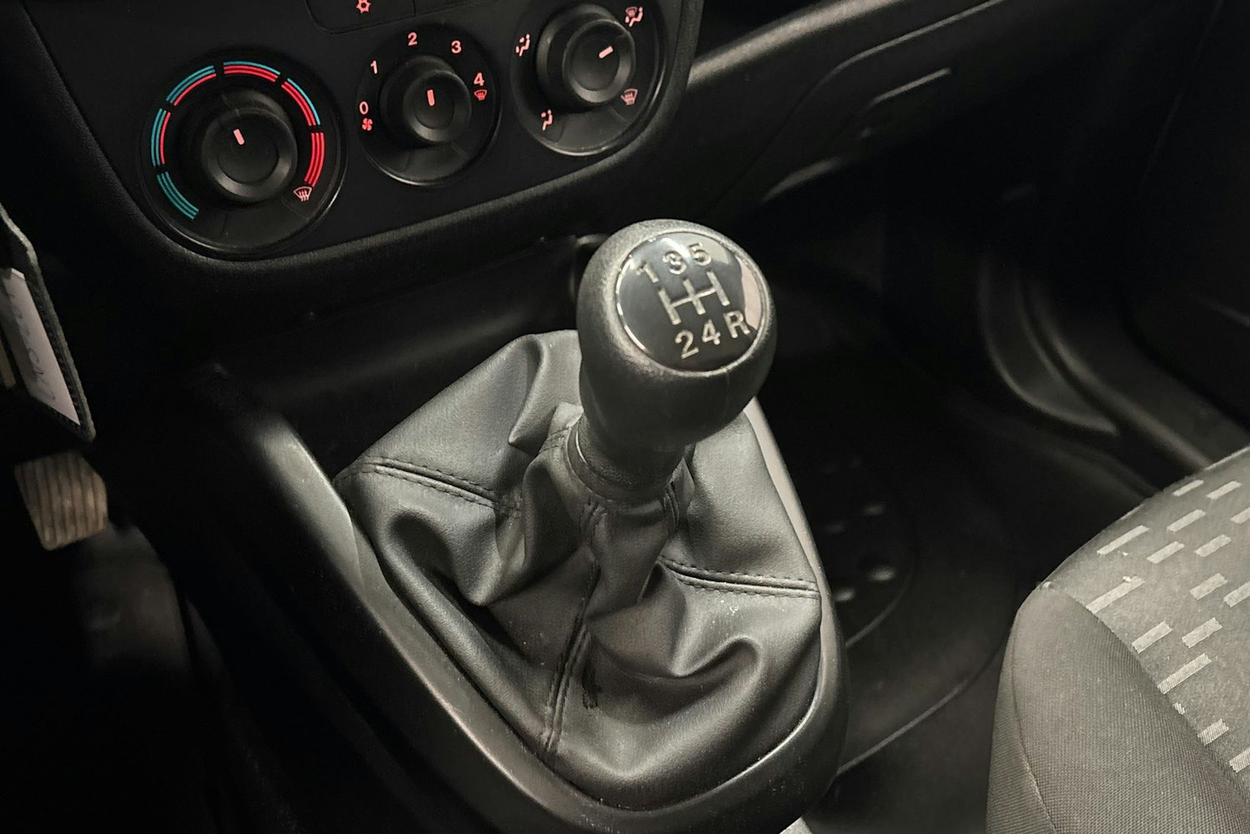 valkoinen Opel Combo 2017 kuva 28.