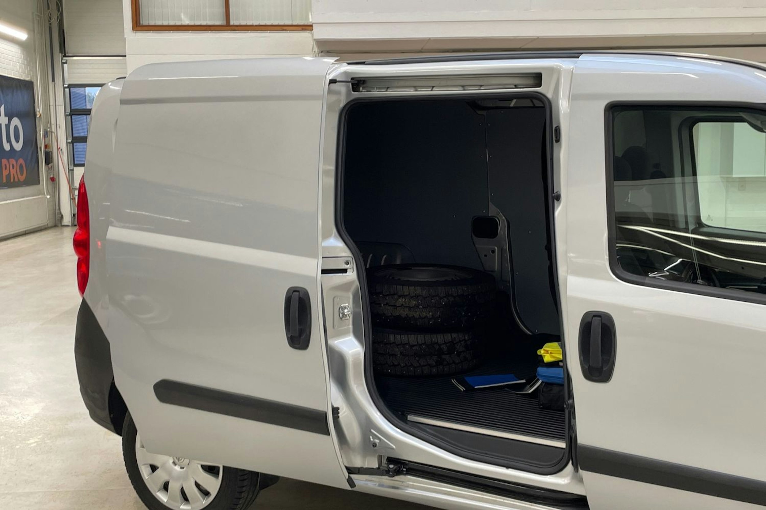 hopea Opel Combo 2017 kuva 12.