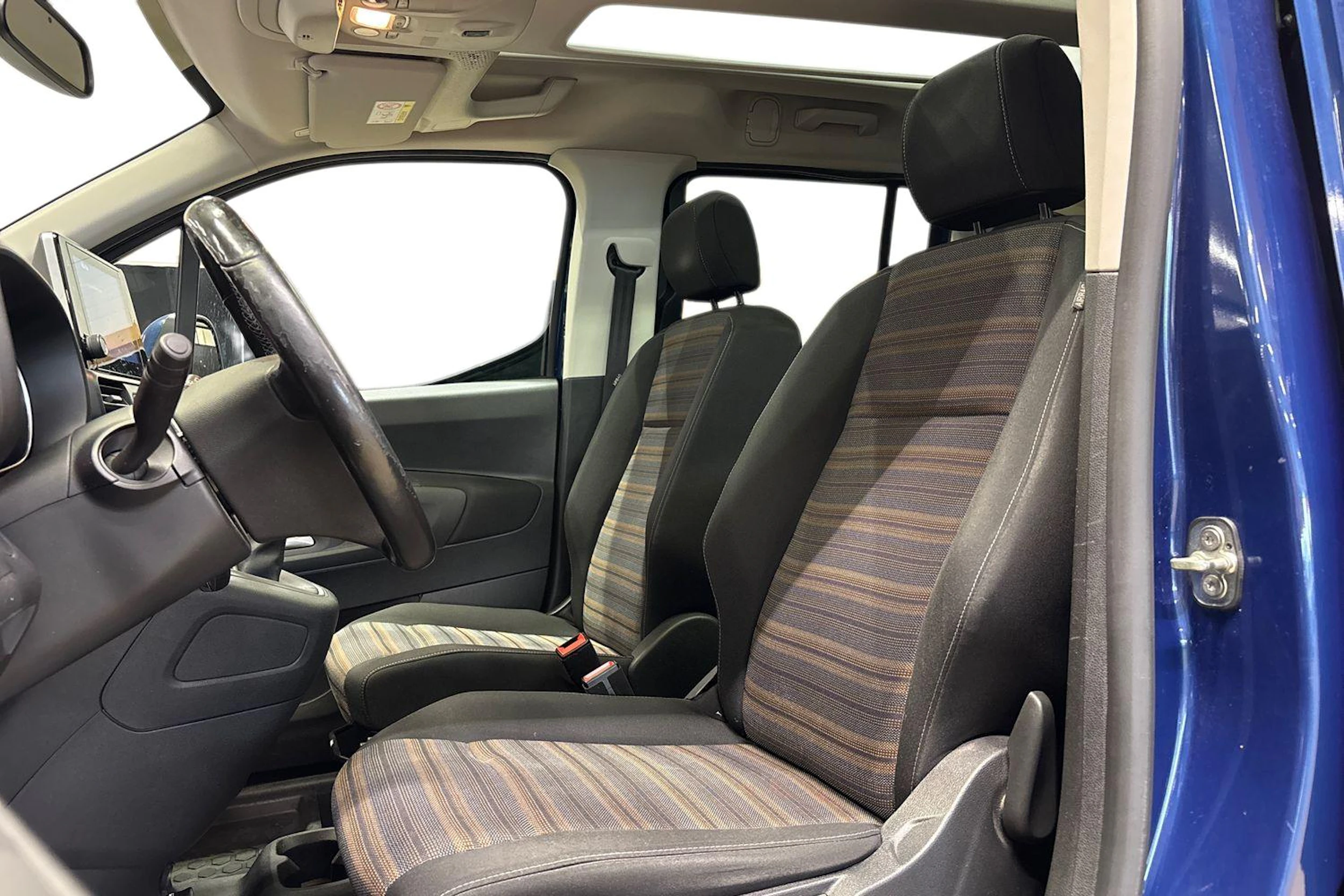 sininen Opel Combo 2018 kuva 8.