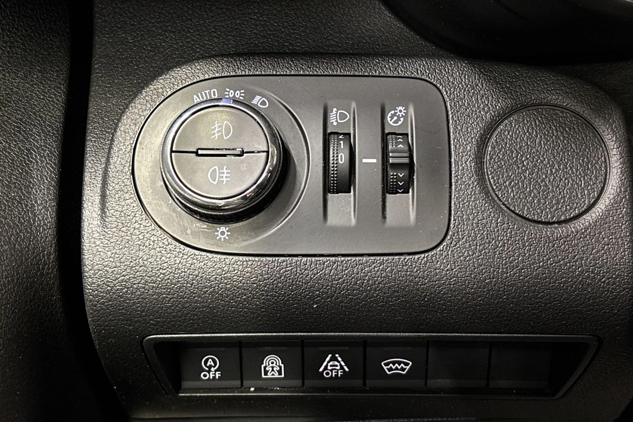 sininen Opel Combo 2018 kuva 15.