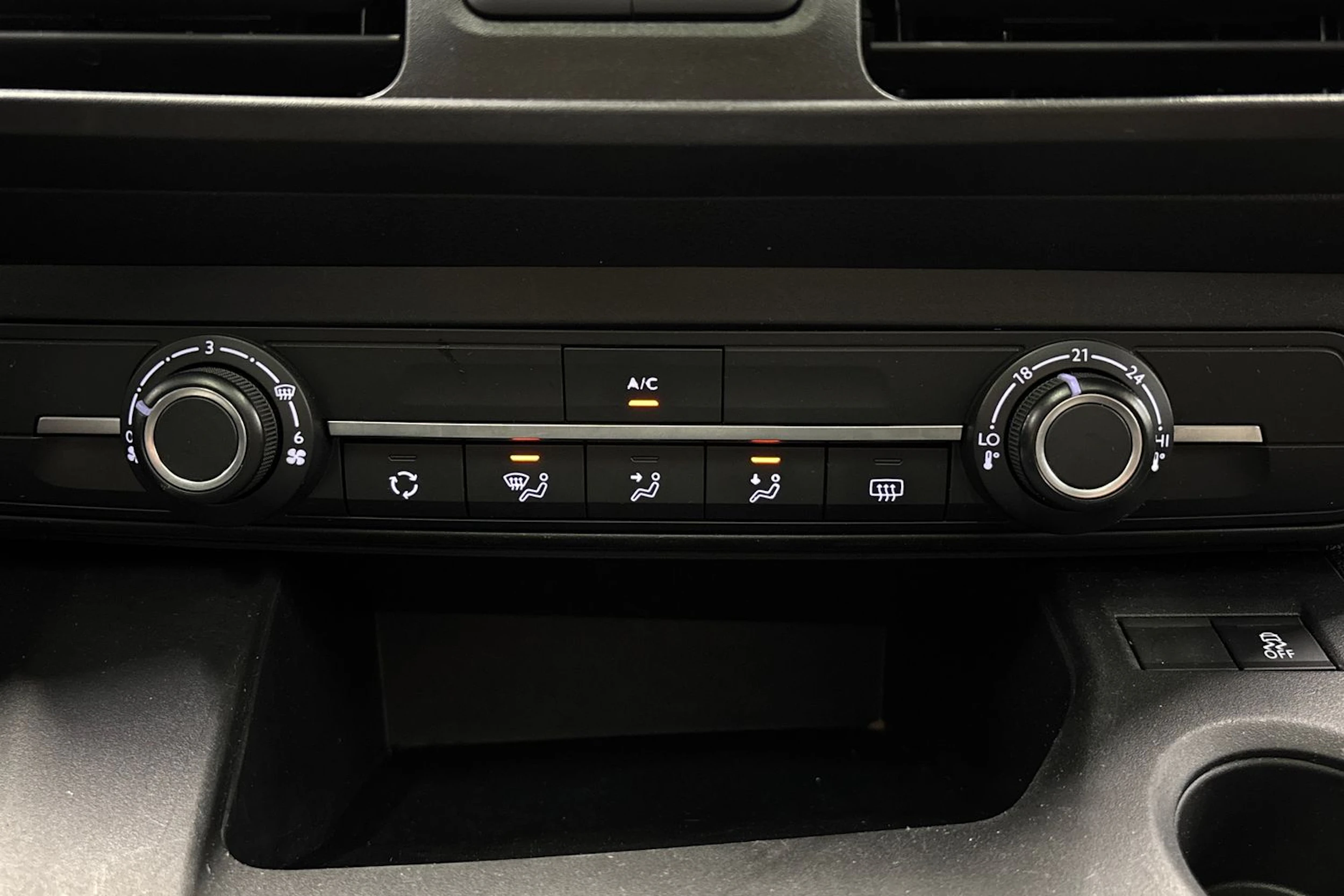 sininen Opel Combo 2018 kuva 21.