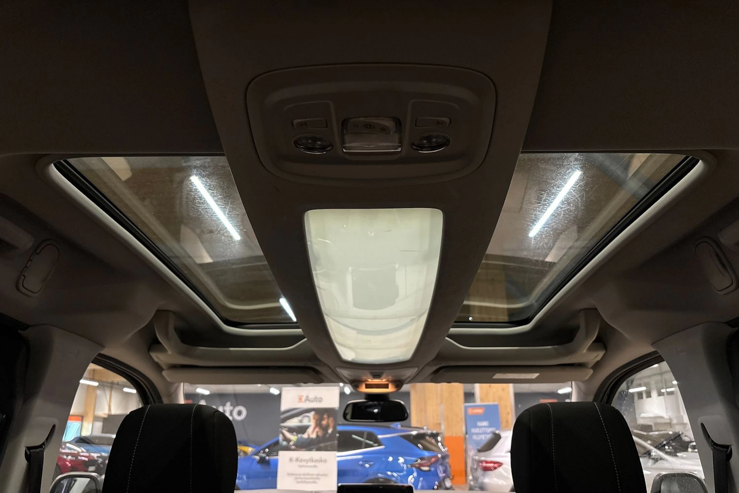 sininen Opel Combo 2018 kuva 23.