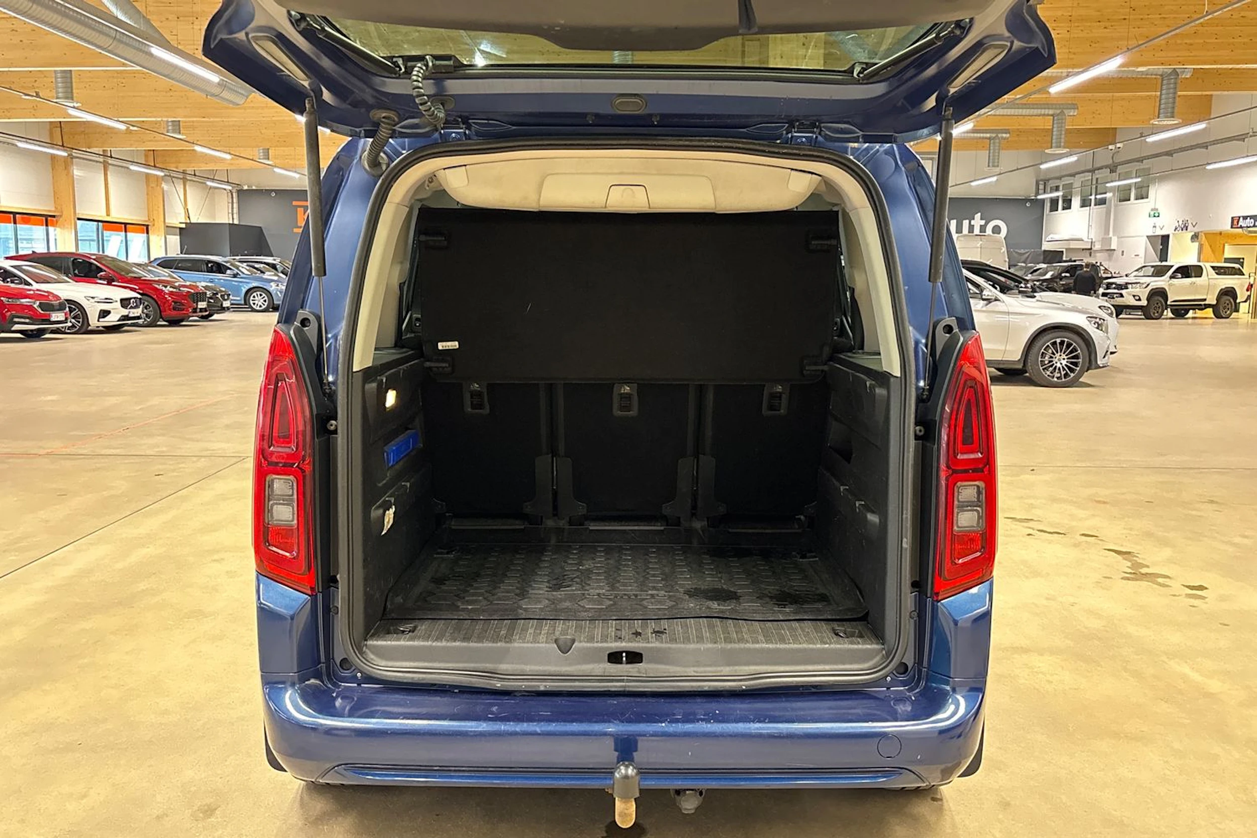 sininen Opel Combo 2018 kuva 24.