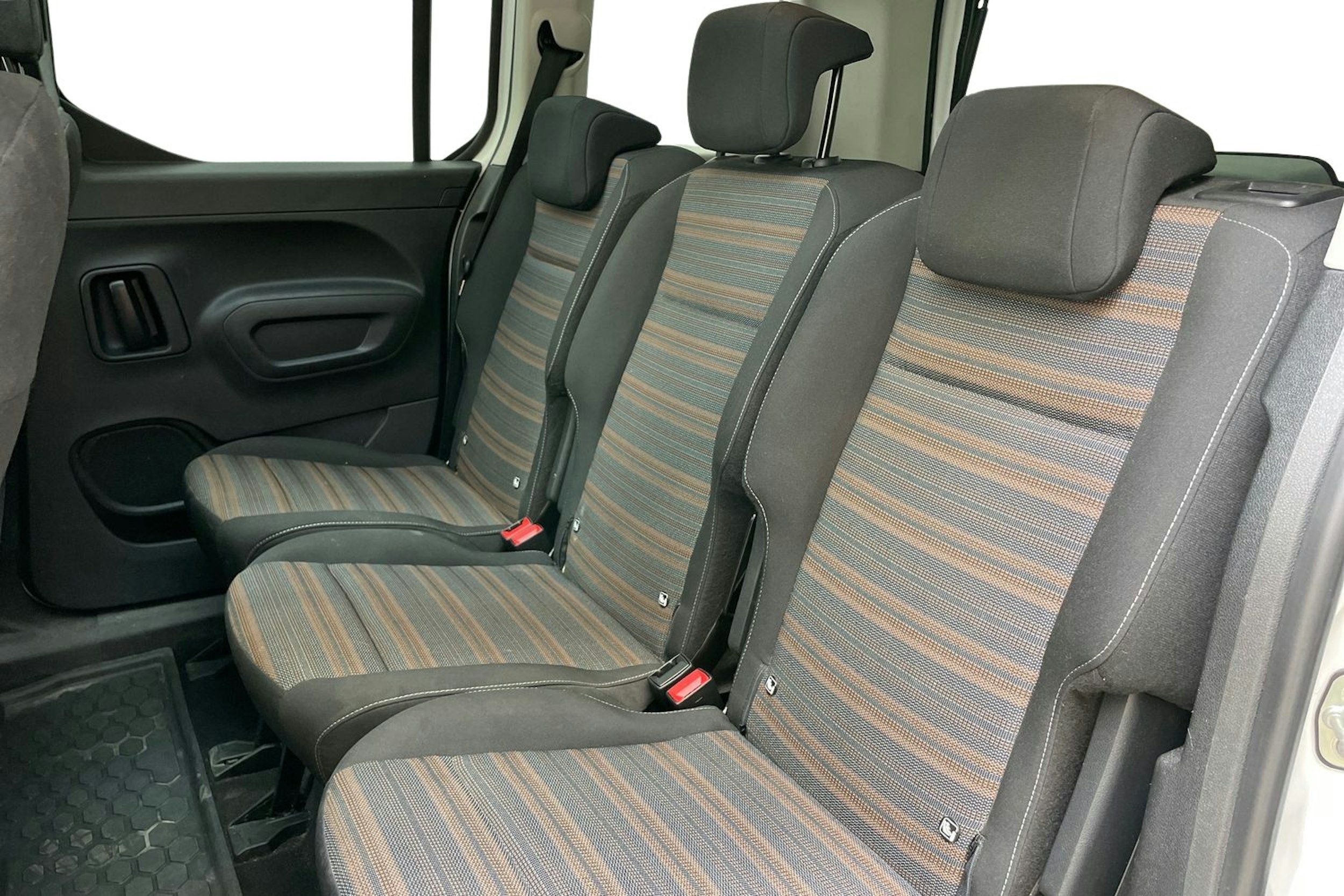 valkoinen Opel Combo 2019 kuva 10.