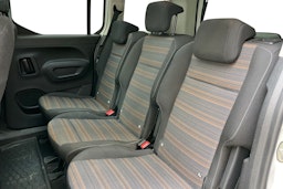 valkoinen Opel Combo 2019 kuva 10.