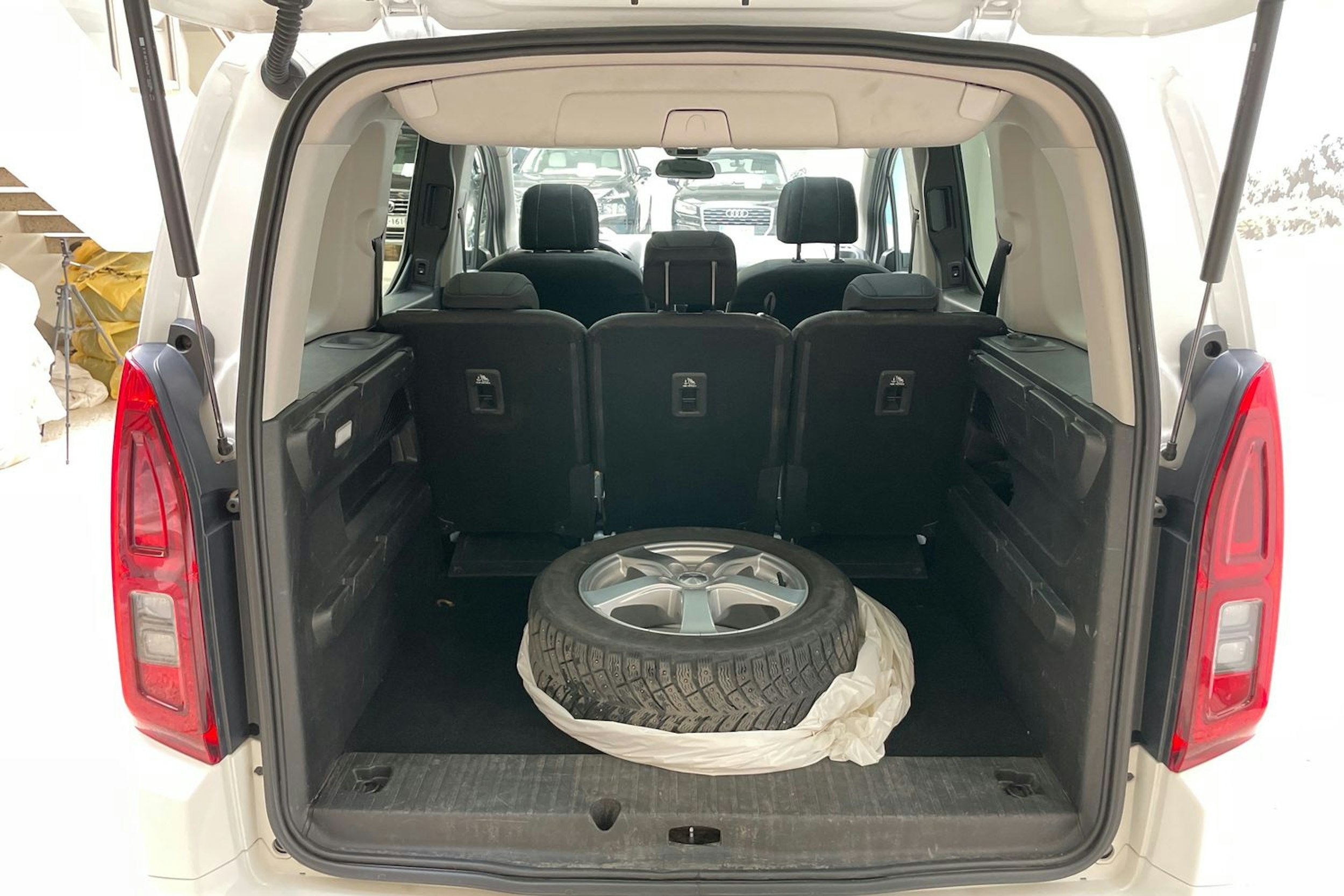 valkoinen Opel Combo 2019 kuva 14.
