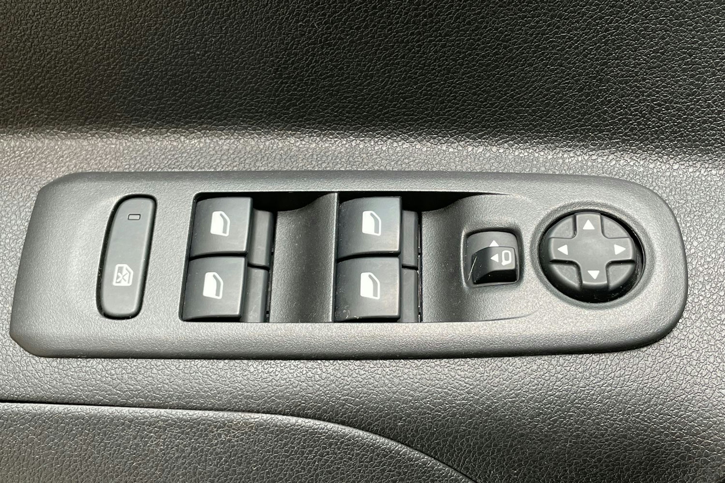 valkoinen Opel Combo 2019 kuva 17.