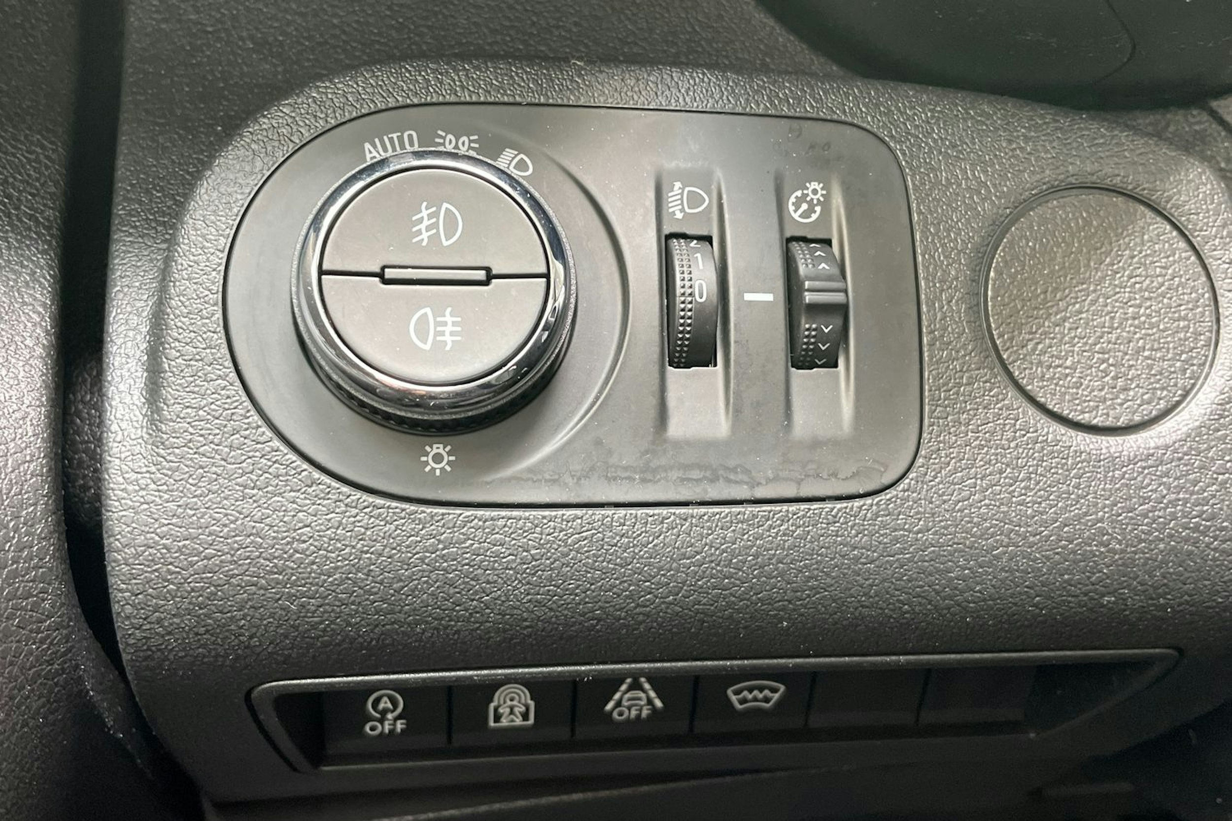 valkoinen Opel Combo 2019 kuva 18.