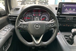 valkoinen Opel Combo 2019 kuva 22.