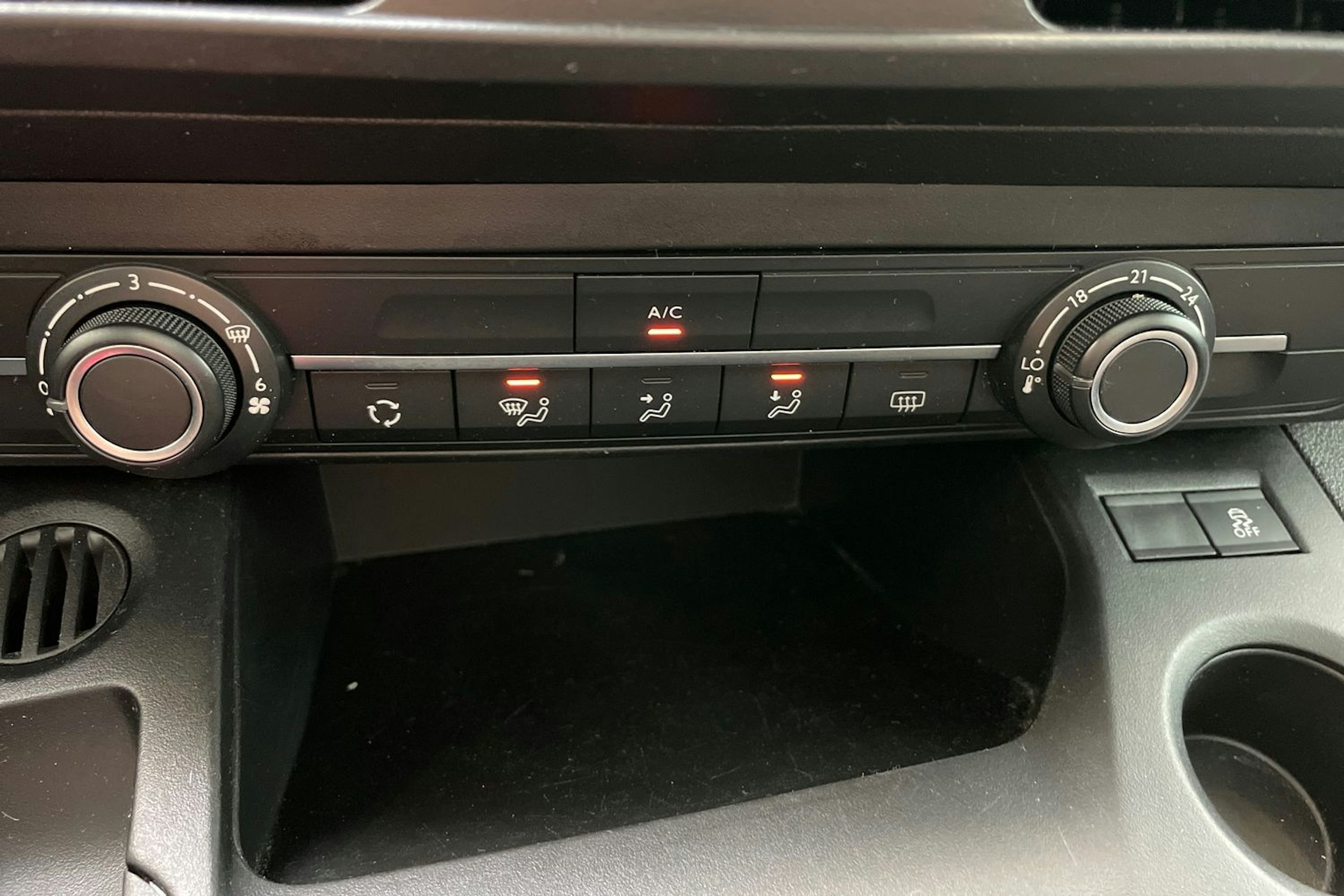 valkoinen Opel Combo 2019 kuva 24.