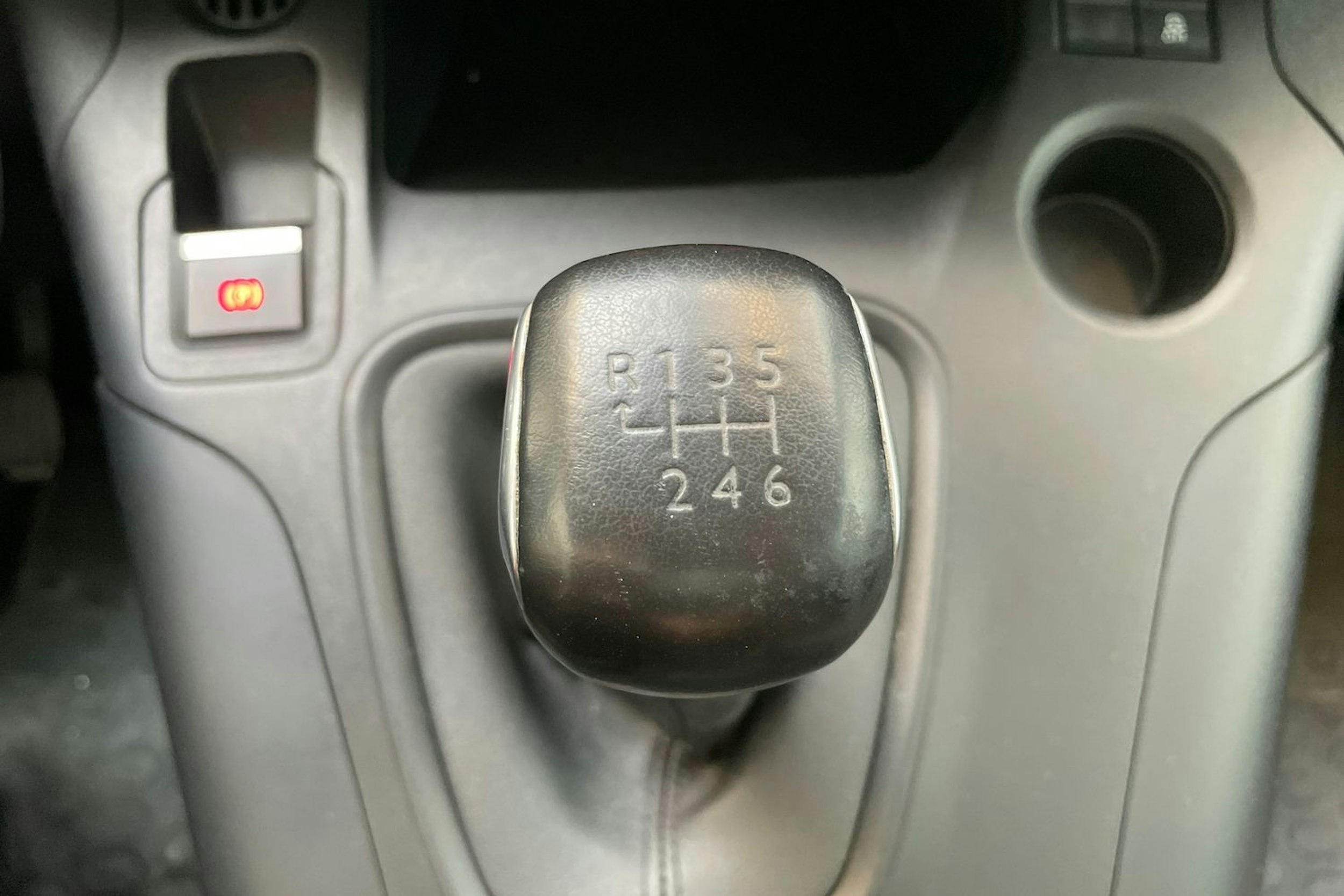 valkoinen Opel Combo 2019 kuva 26.