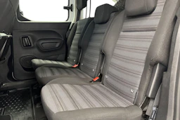 valkoinen Opel Combo 2019 kuva 11.