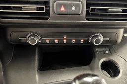 valkoinen Opel Combo 2019 kuva 17.