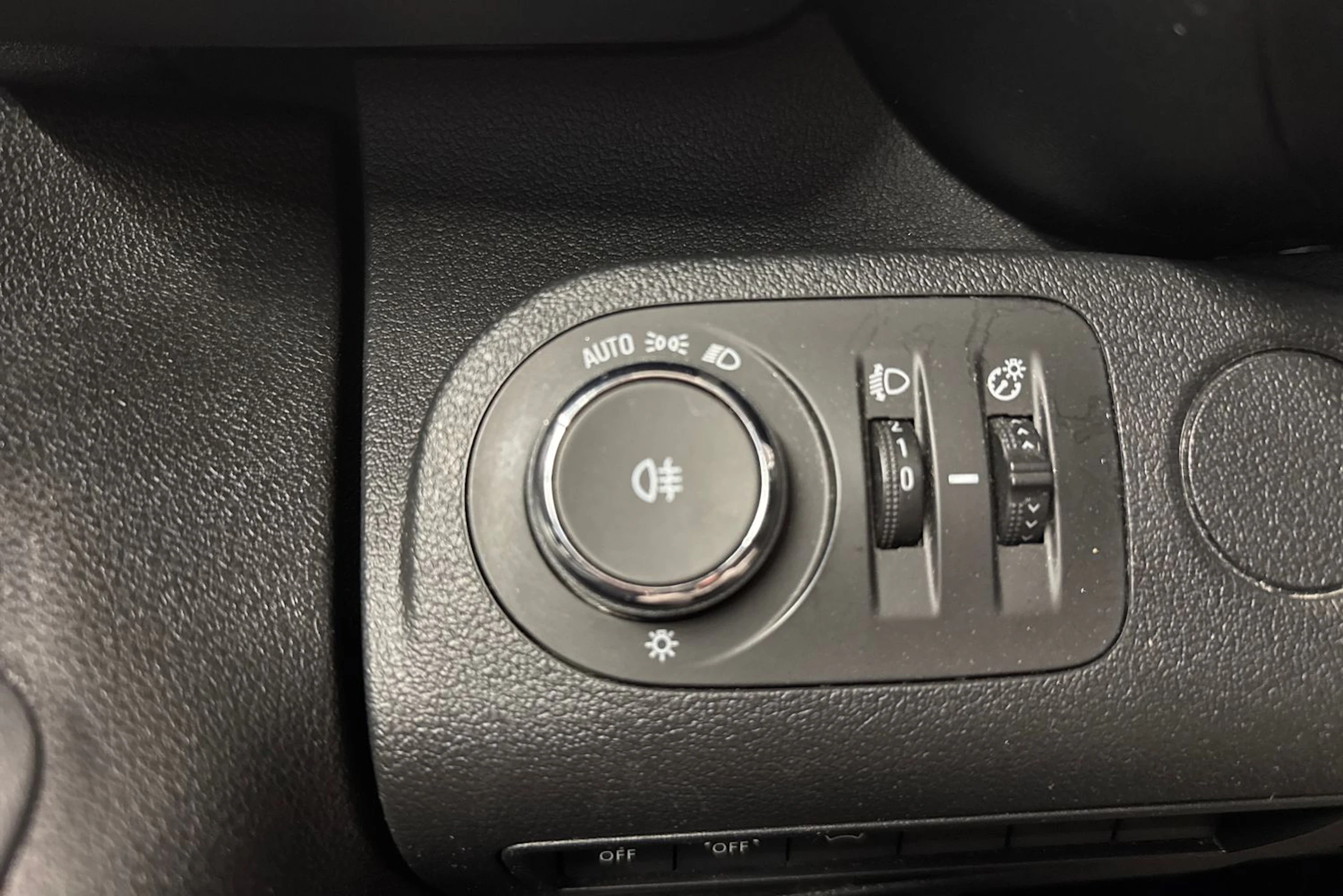 valkoinen Opel Combo 2019 kuva 20.