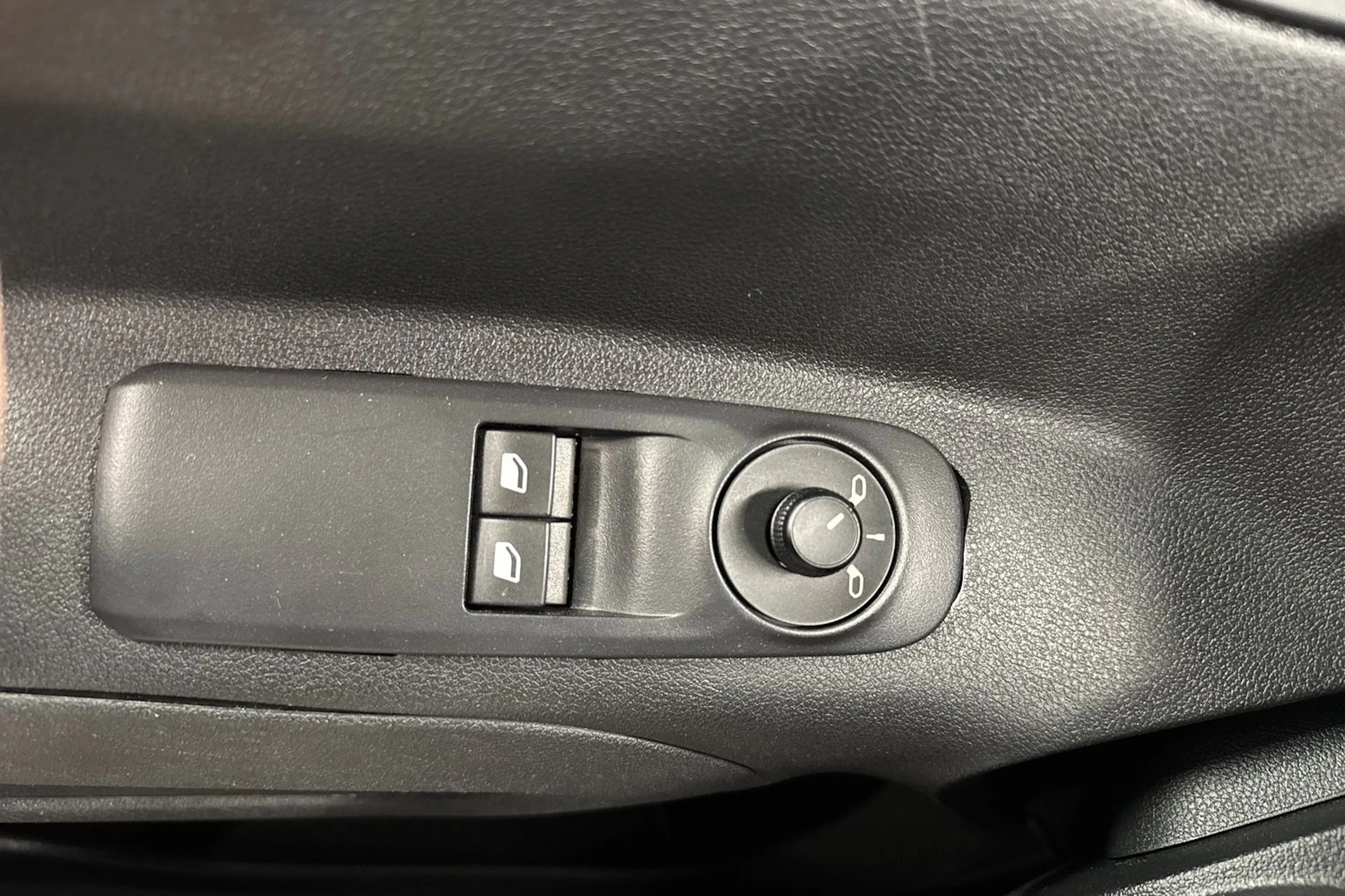 valkoinen Opel Combo 2019 kuva 22.
