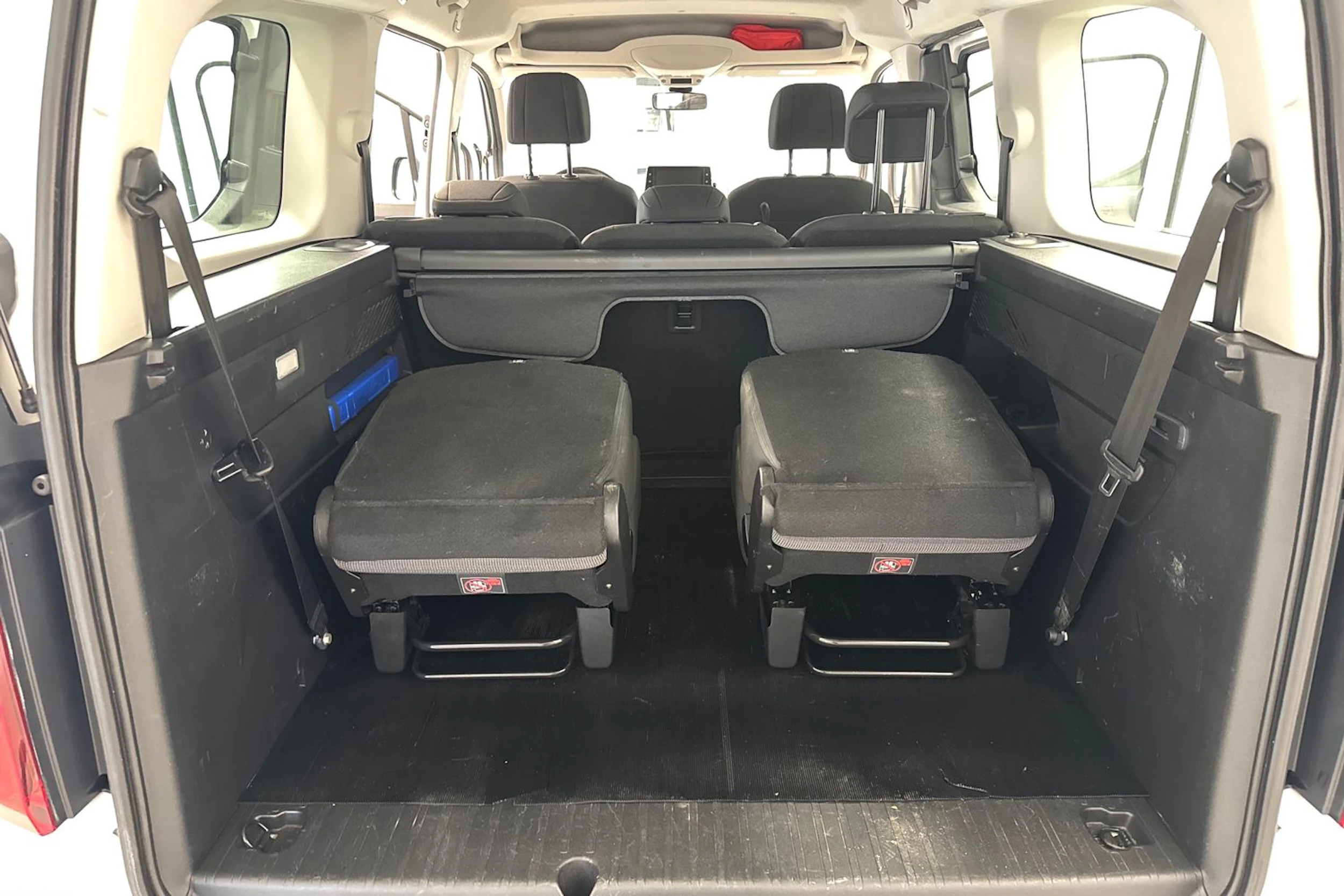 valkoinen Opel Combo 2019 kuva 26.