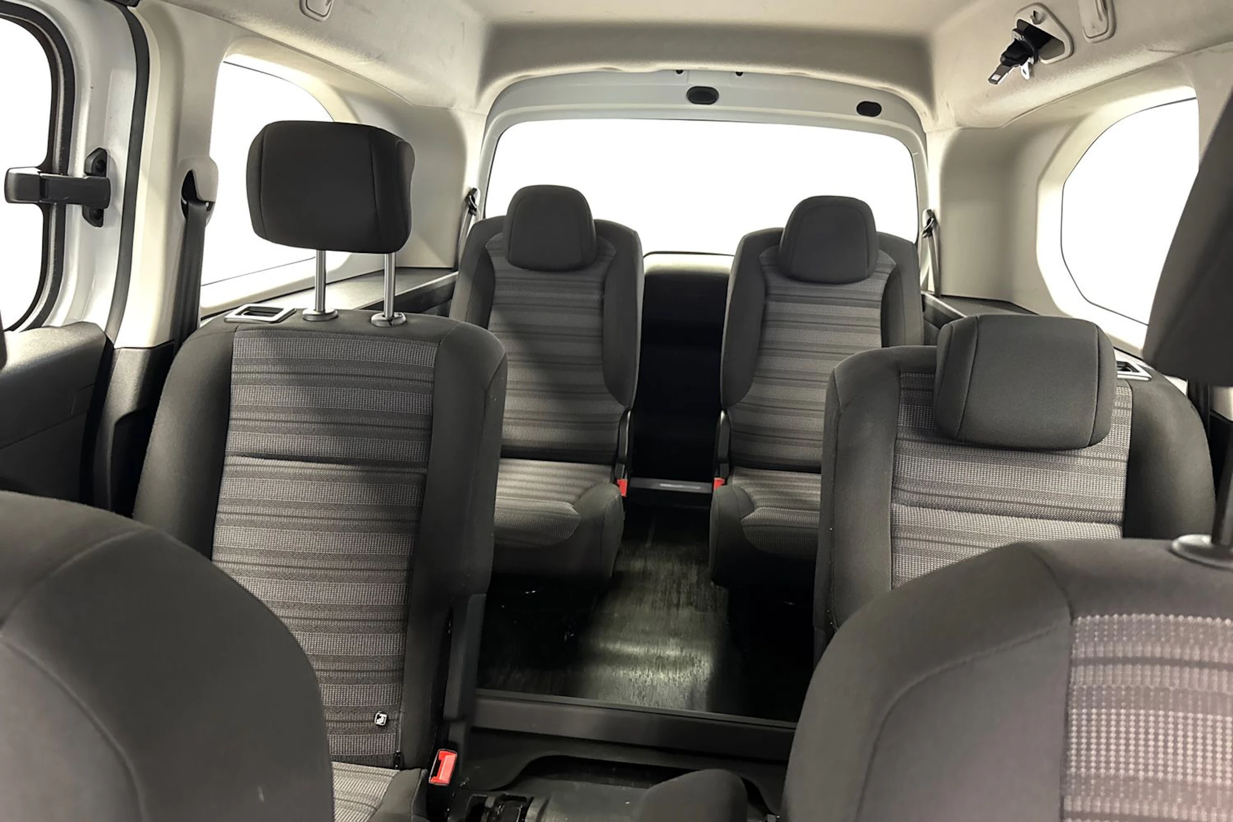 valkoinen Opel Combo 2019 kuva 28.
