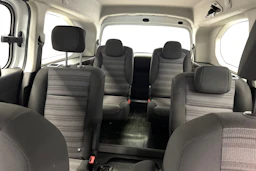 valkoinen Opel Combo 2019 kuva 28.