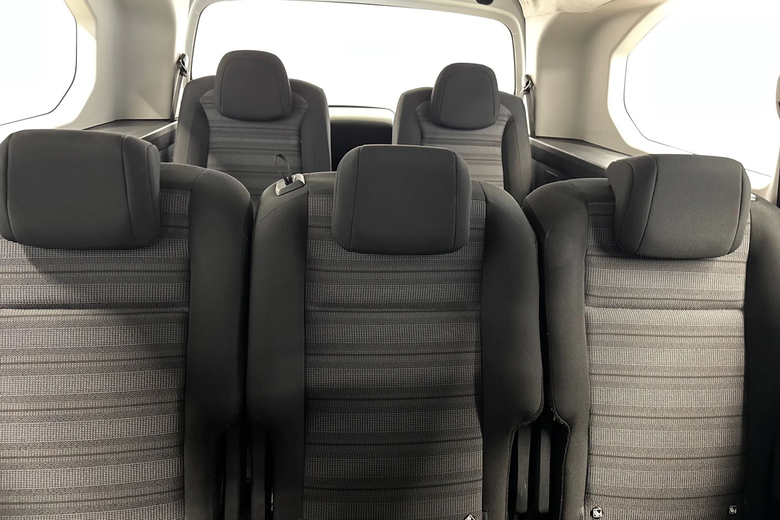 valkoinen Opel Combo 2019 kuva 30.