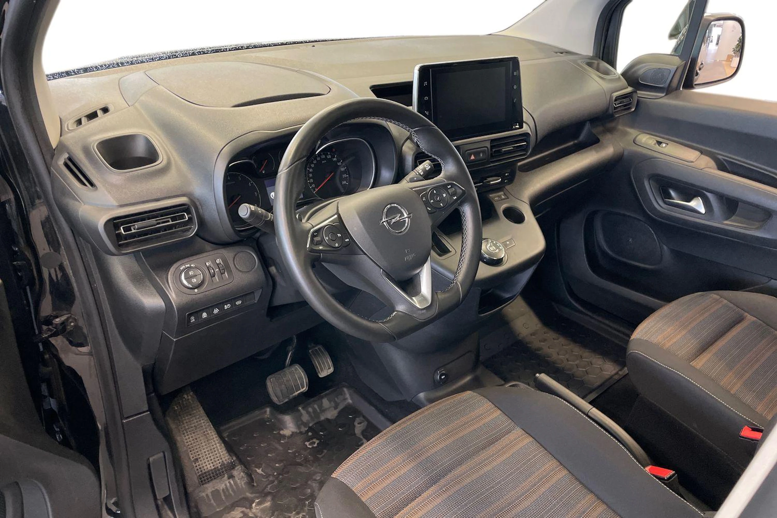 Musta Opel COMBO 2019 kuva 8.