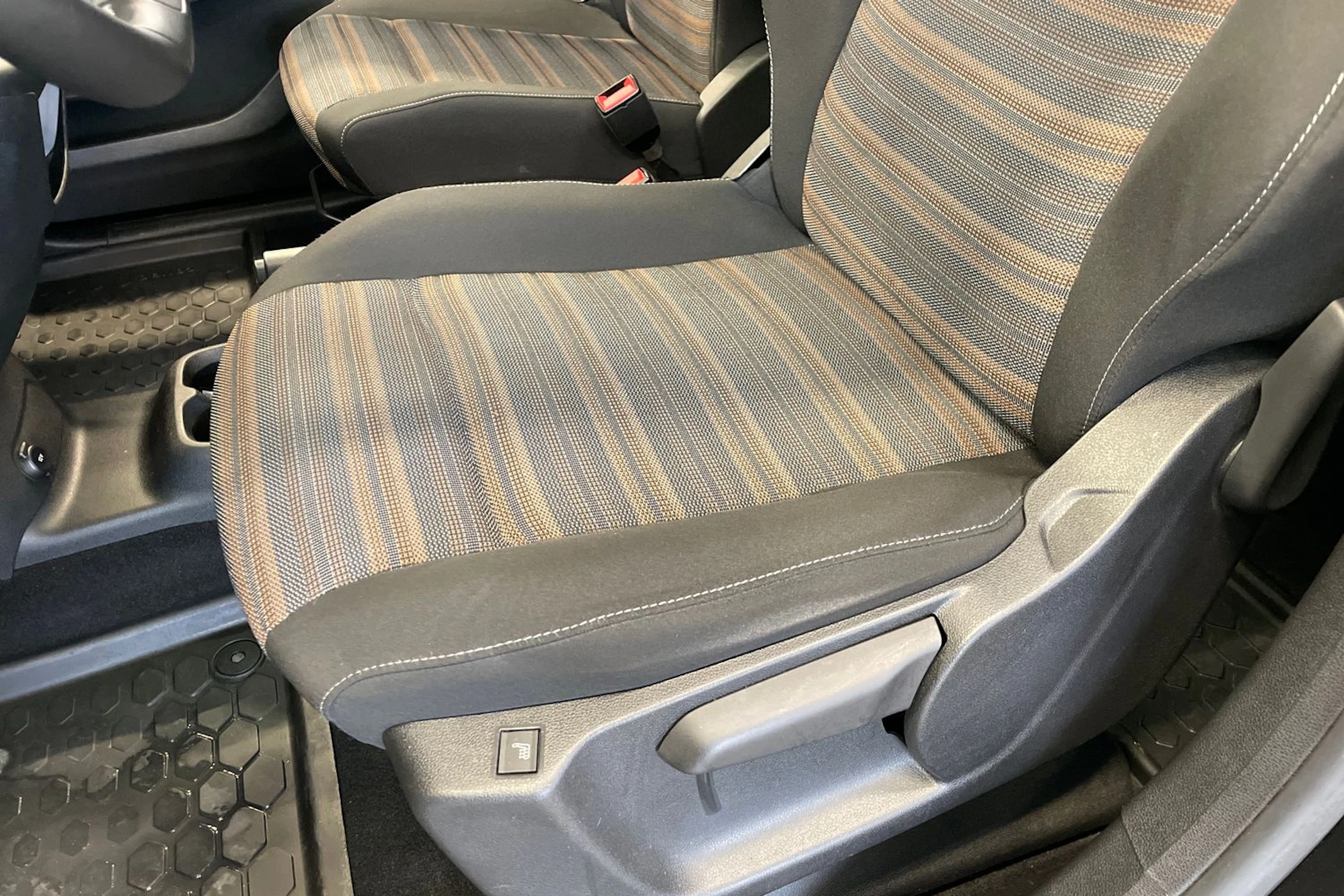 Musta Opel COMBO 2019 kuva 25.
