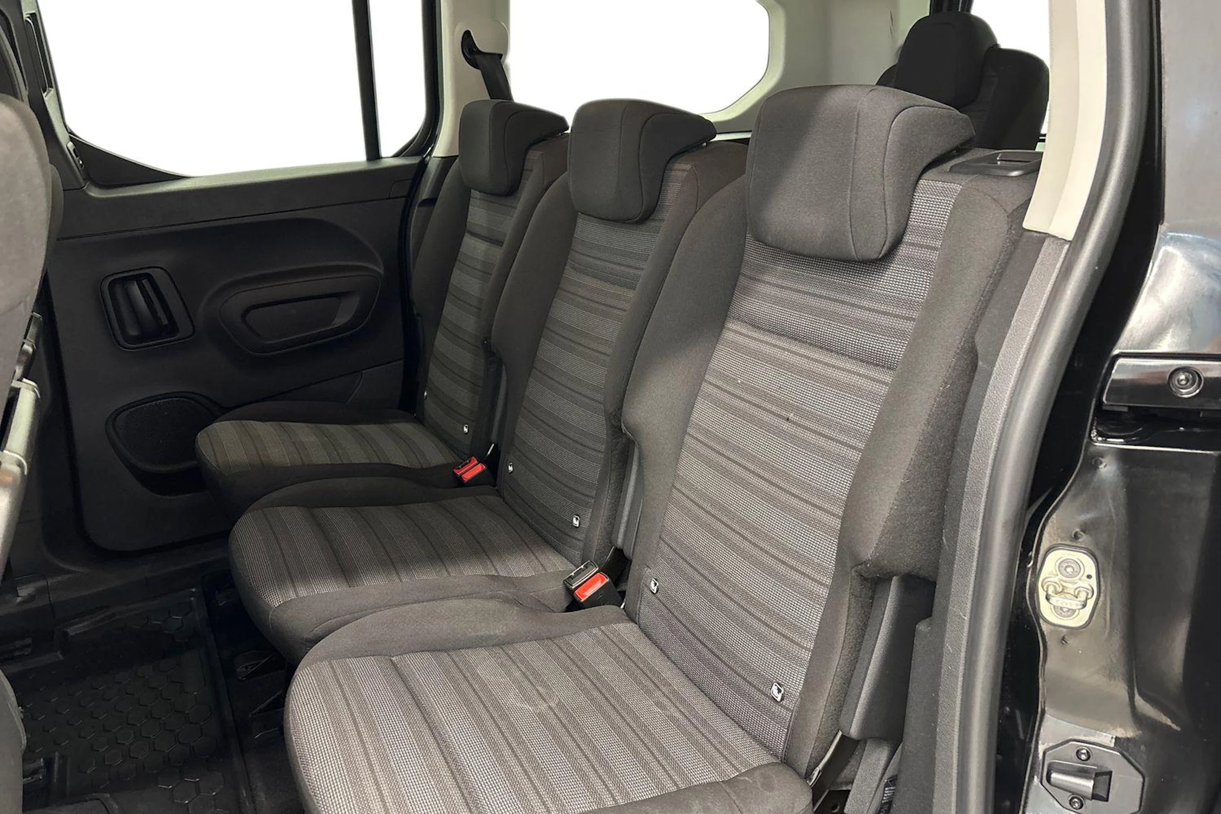 musta Opel Combo 2019 kuva 8.