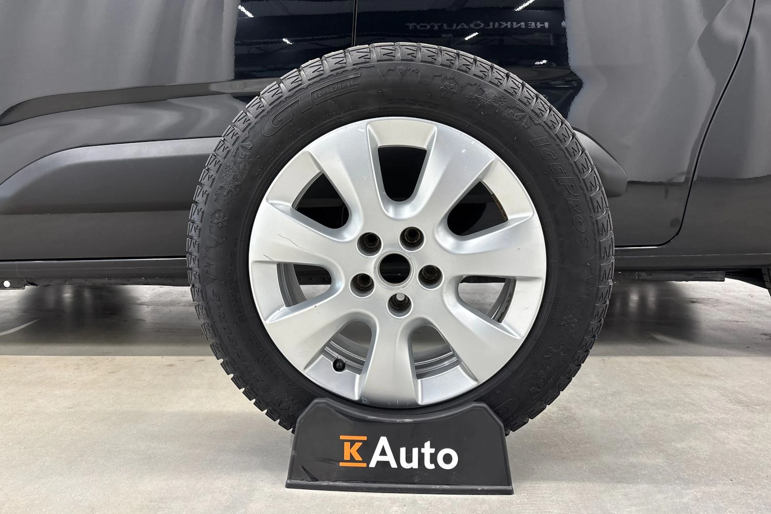 musta Opel Combo 2019 kuva 10.