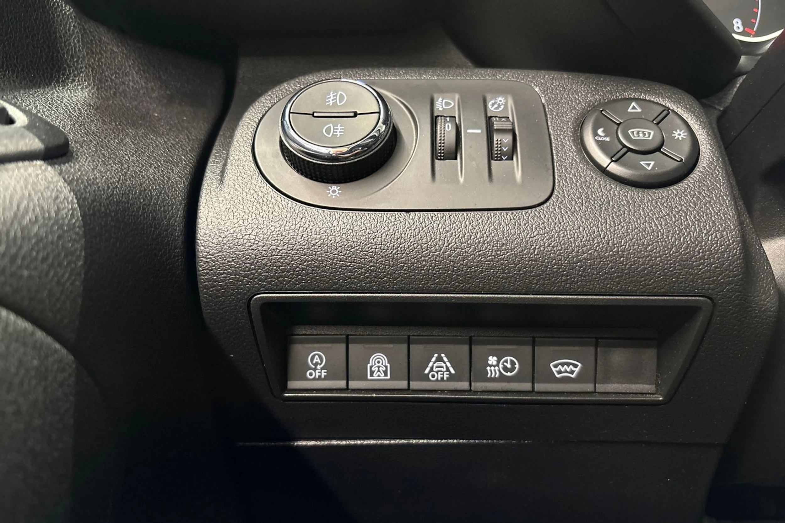 musta Opel Combo 2019 kuva 18.