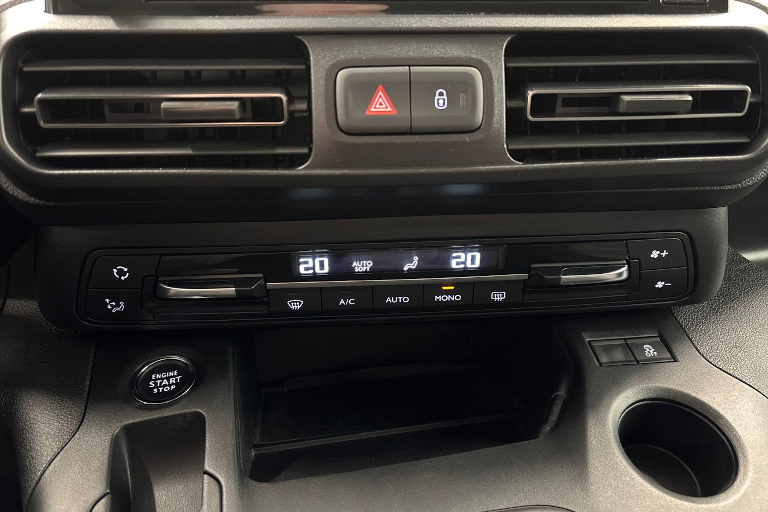 musta Opel Combo 2019 kuva 20.