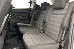valkoinen Opel Combo 2019 kuva 11.