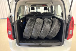 valkoinen Opel Combo 2019 kuva 13.