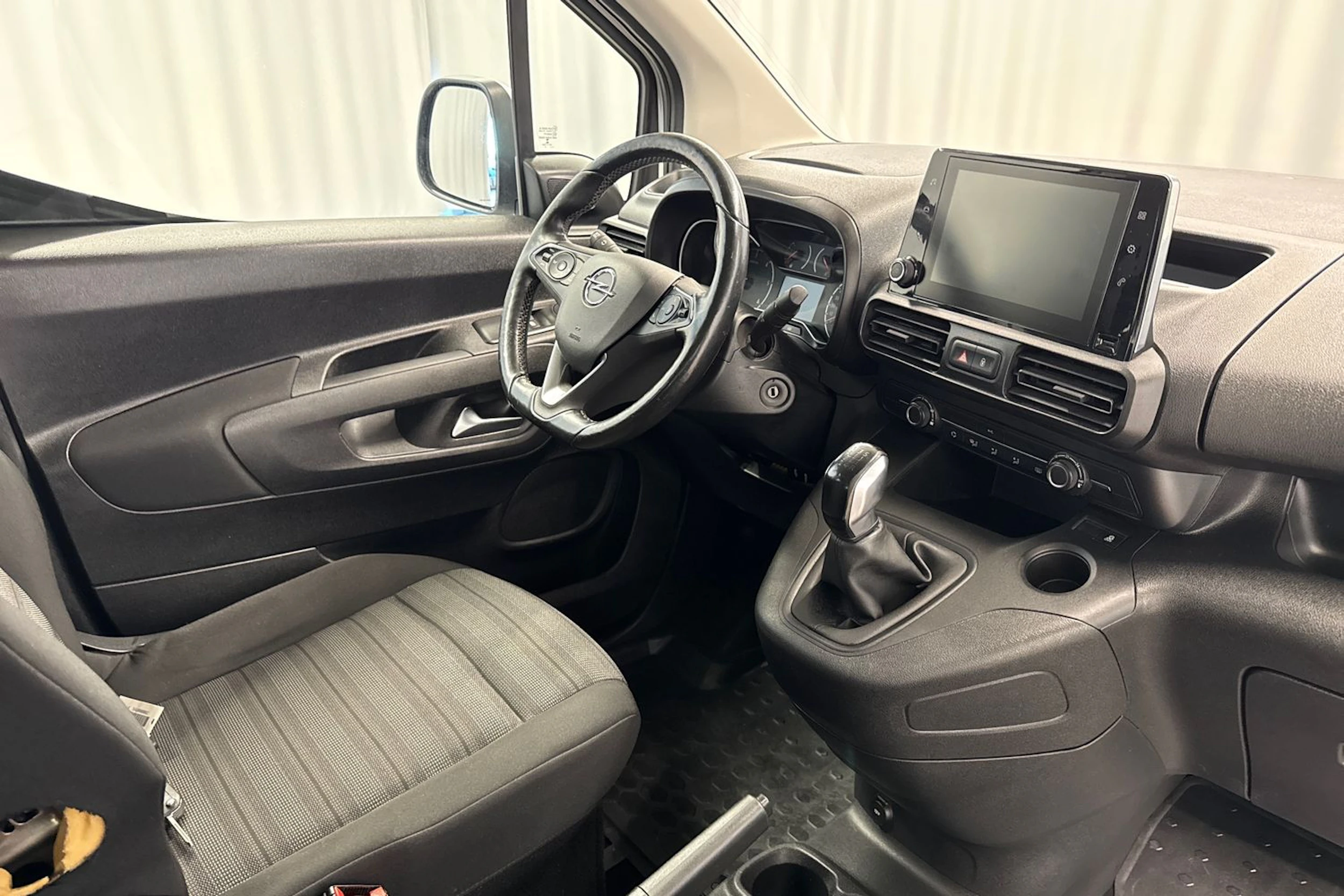 valkoinen Opel Combo 2019 kuva 20.