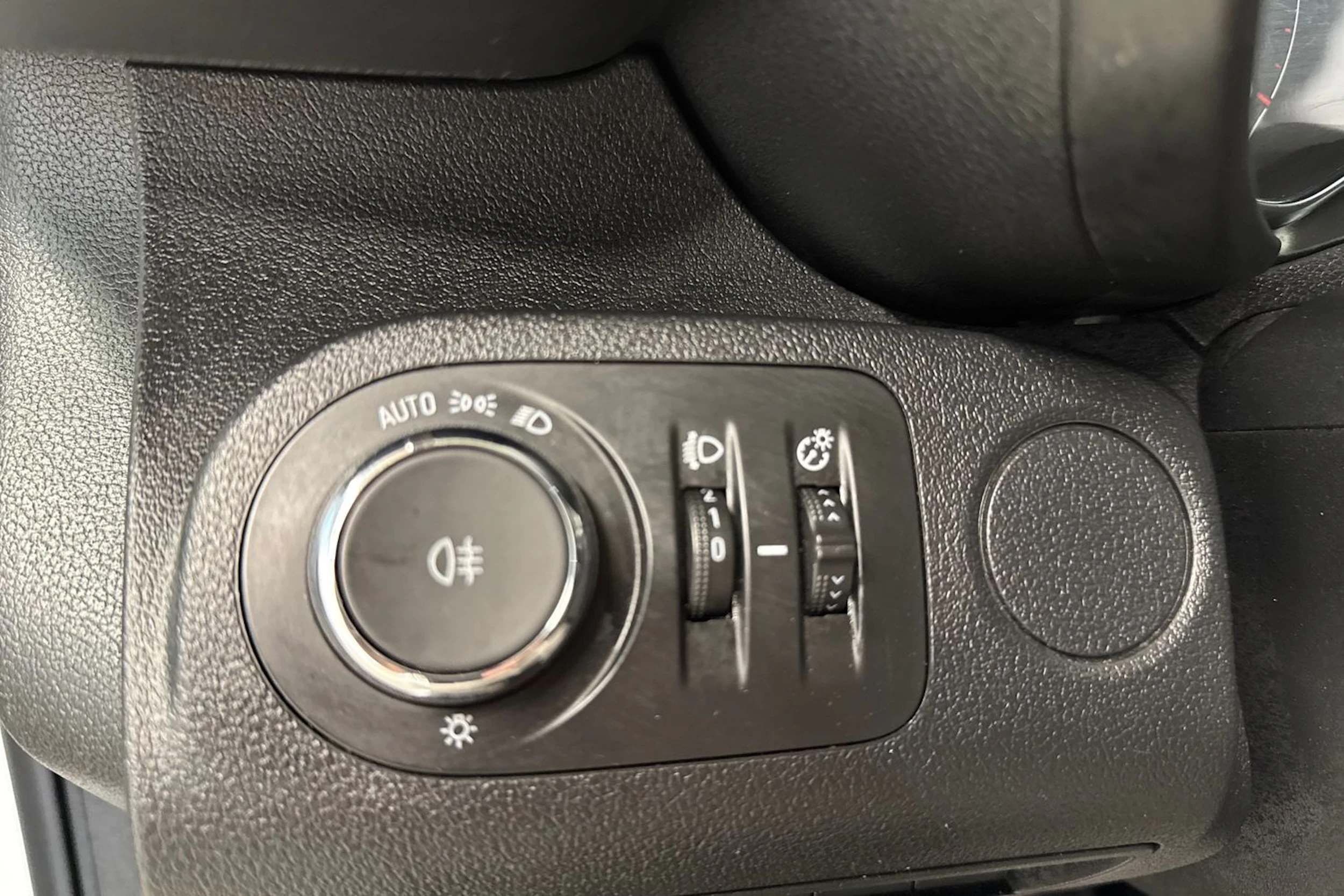 valkoinen Opel Combo 2019 kuva 21.