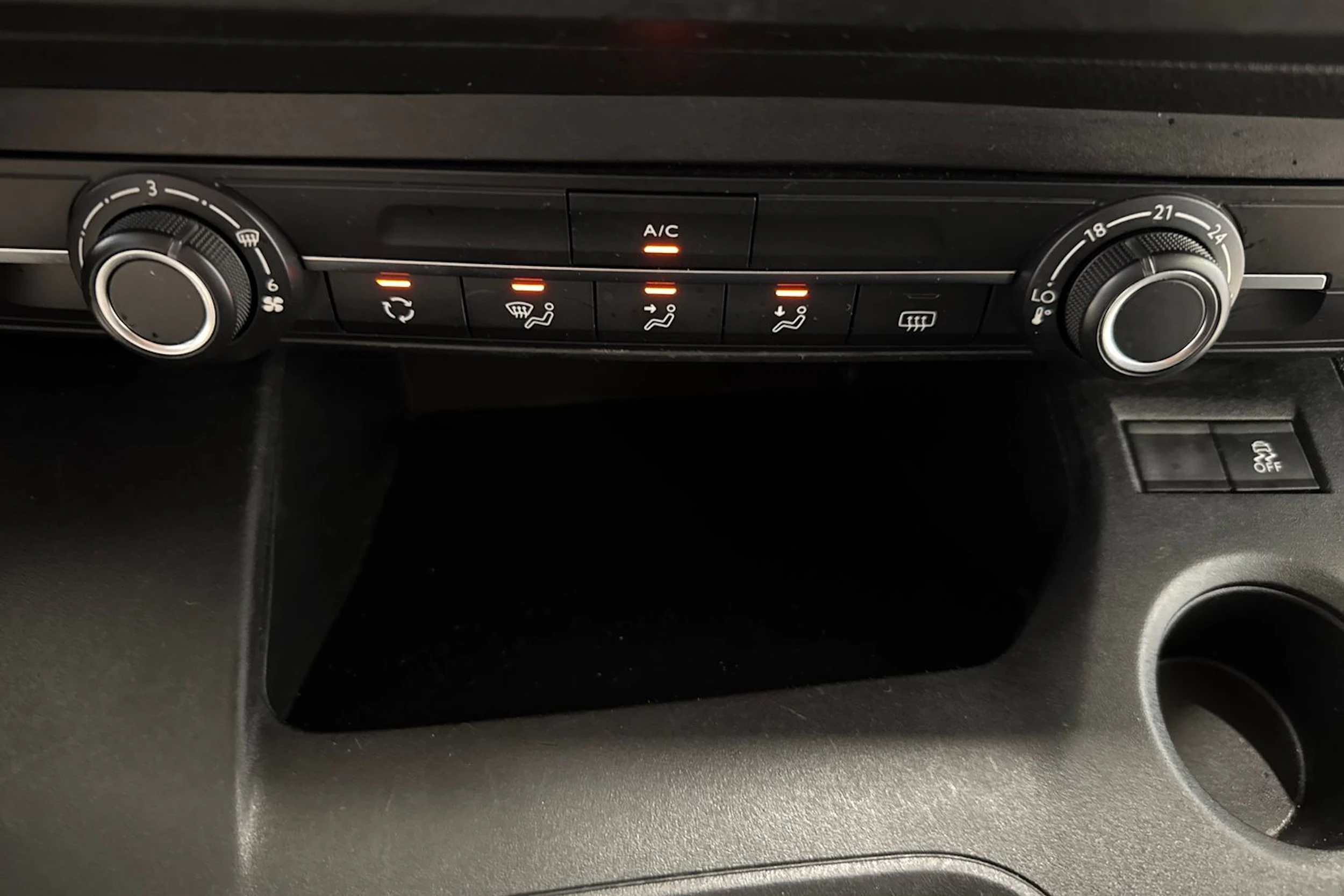 valkoinen Opel Combo 2019 kuva 25.