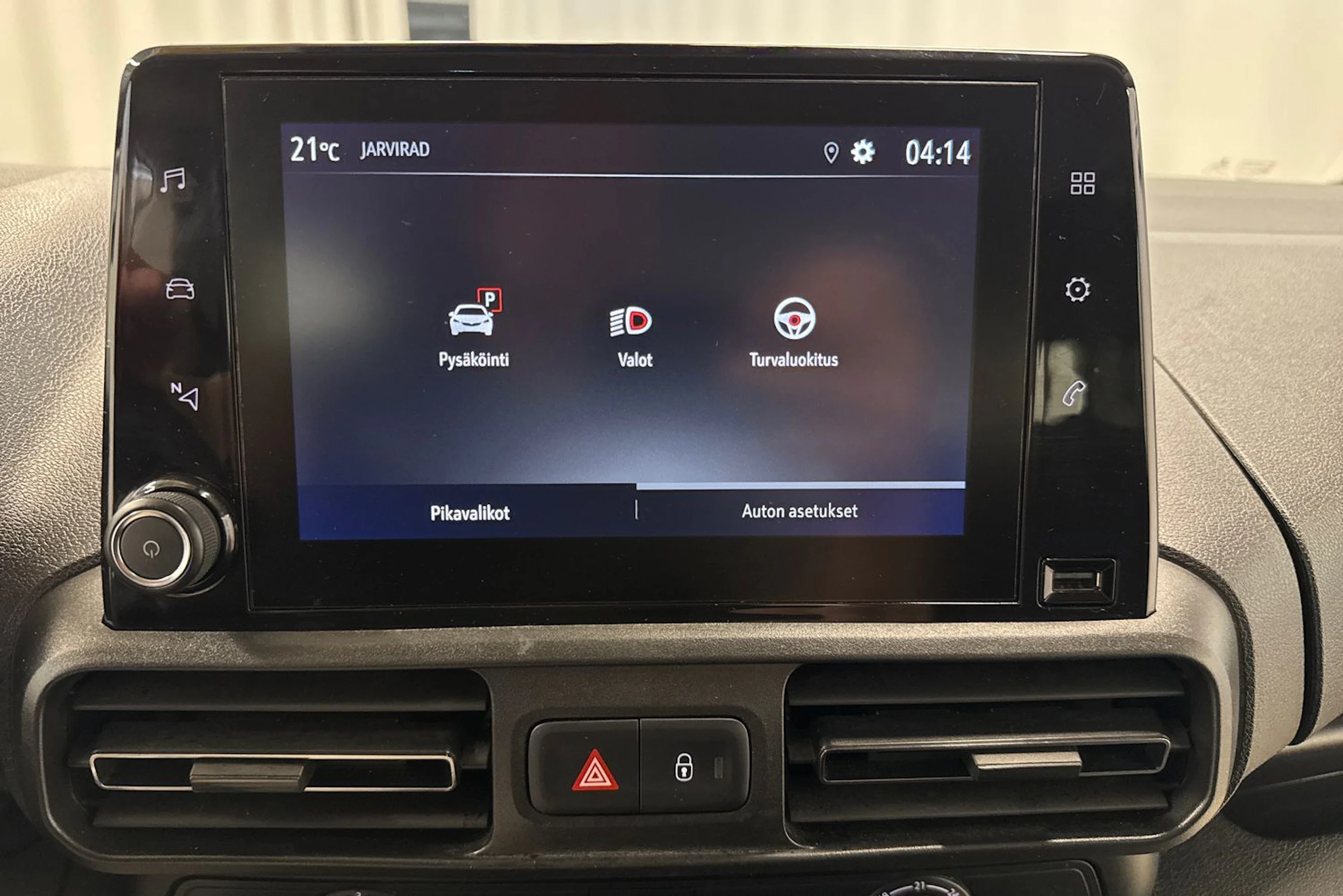 valkoinen Opel Combo 2019 kuva 27.