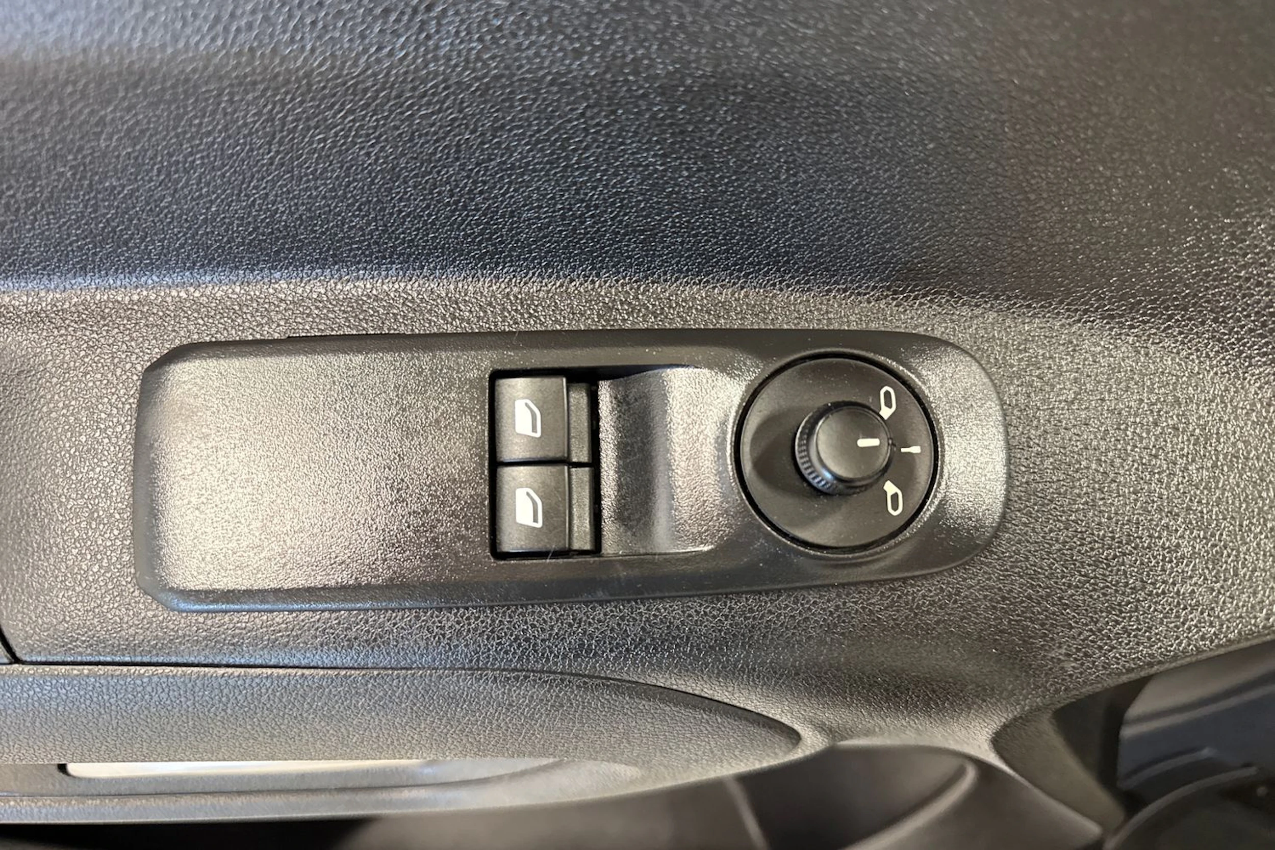 valkoinen Opel Combo 2019 kuva 30.