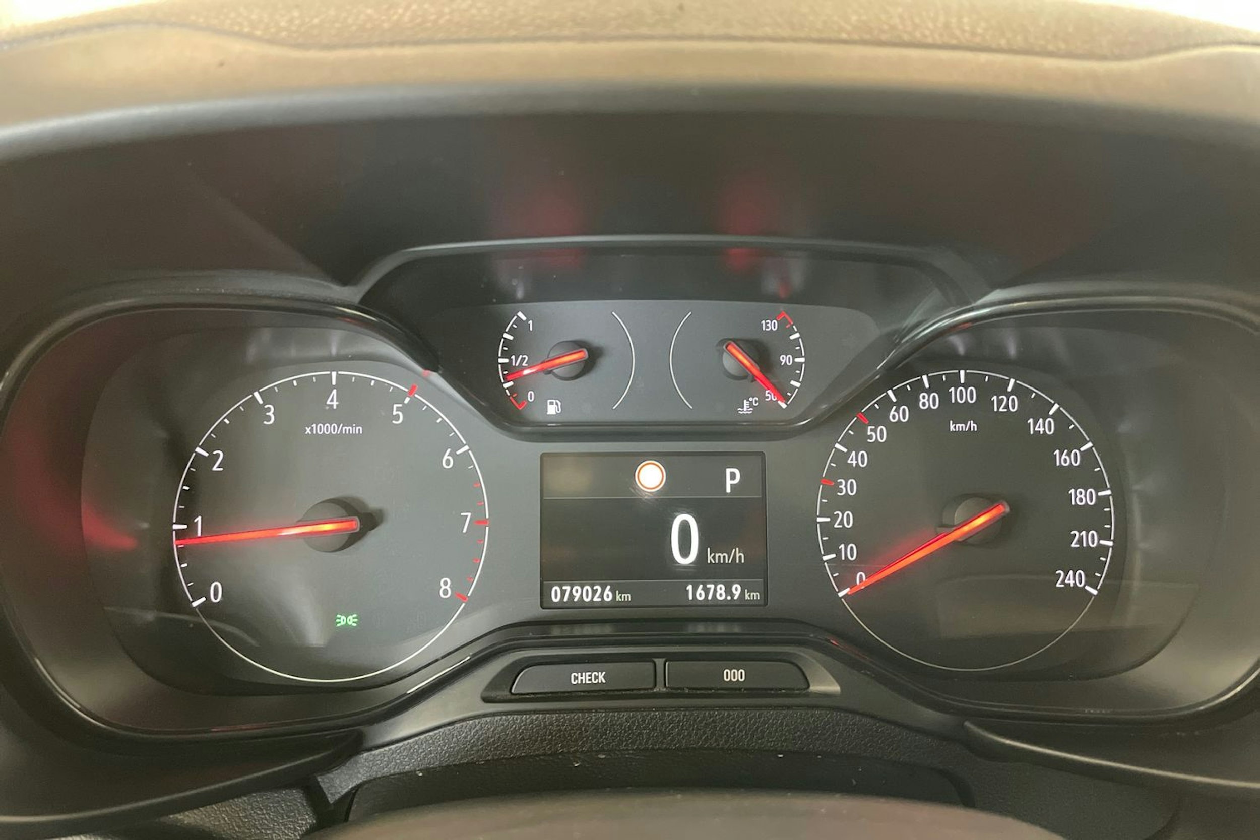 Harmaa Opel COMBO 2019 kuva 16.