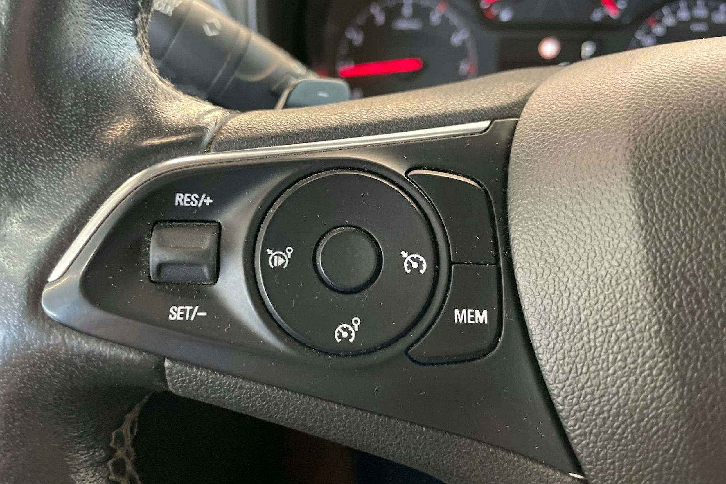 Harmaa Opel COMBO 2019 kuva 17.