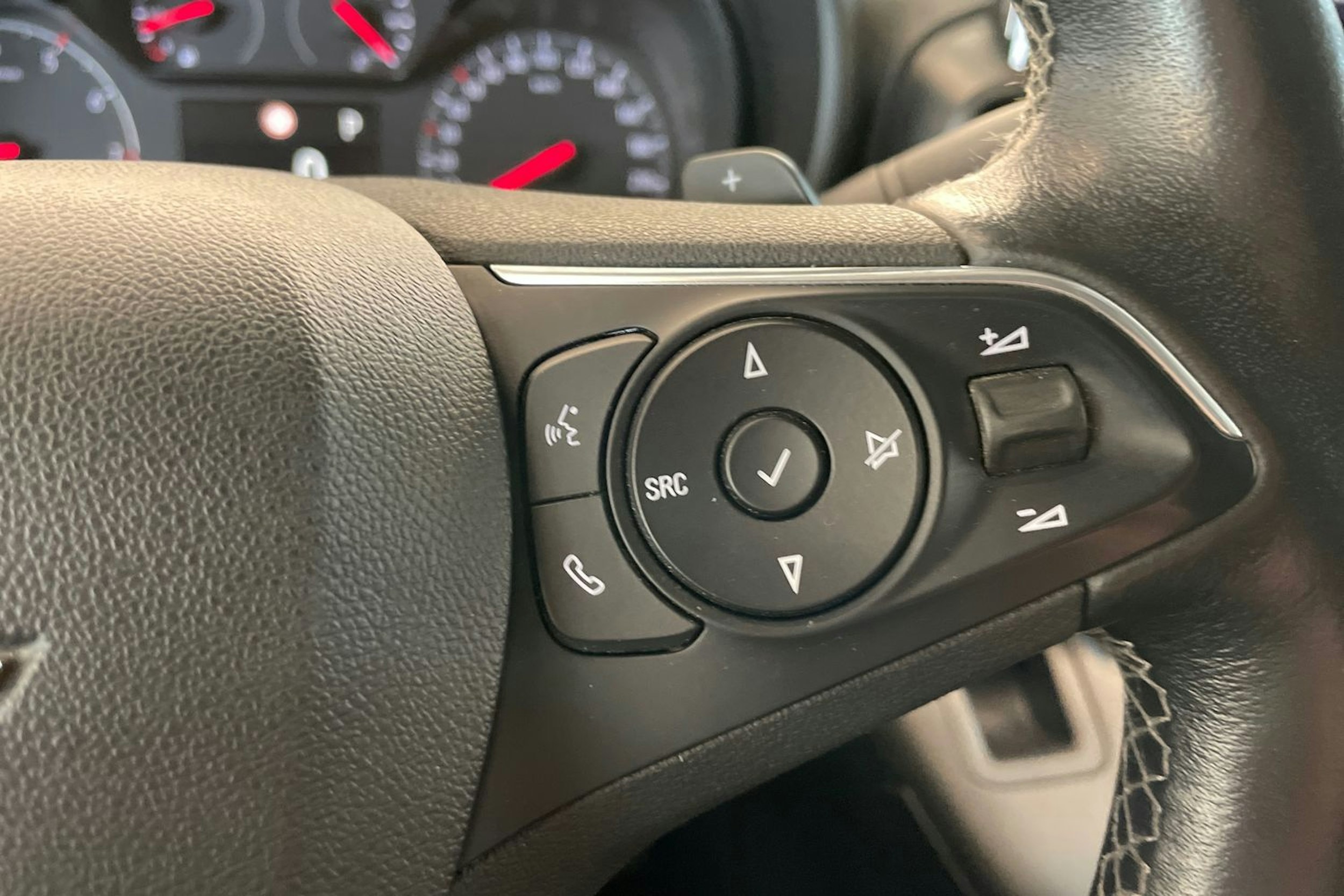 Harmaa Opel COMBO 2019 kuva 18.